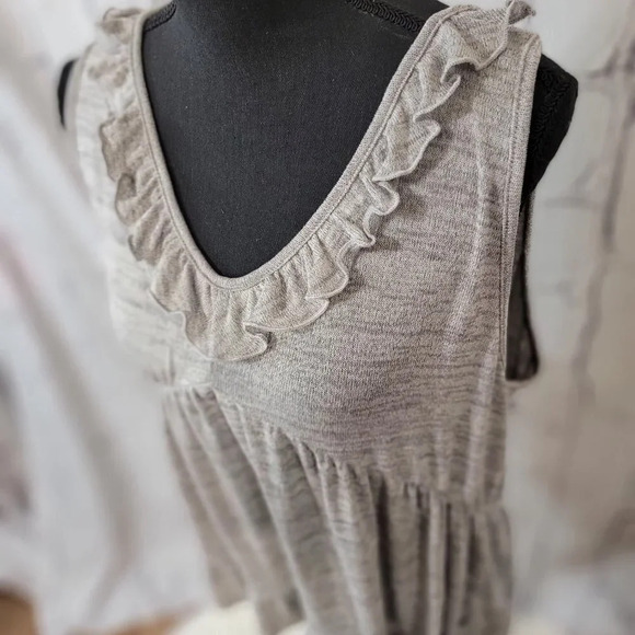 Light Gray V-neck Ruffle Hem Lightweight Womens Summer Tank L - Picture 4 of 9